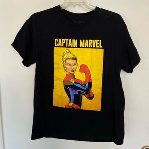Hot topic captain marvel T-shirt size large